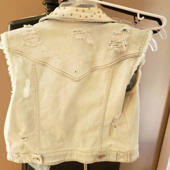 Sleeveless denim vest - Picture 2 of 3
